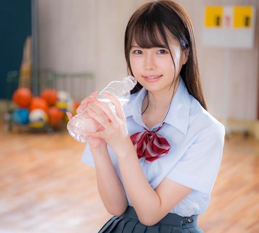 青春汁まみれ みずみずしくフレッシュなつるぺたパイパンボディから汁、汗、潮、精子が弾け飛ぶ！どっぴゅん13発！！ この可愛さクセになるっ！！！ 松本いちか