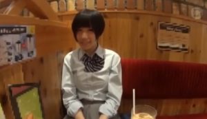 【援交JK】可愛い黒髪ショートカットのJKちゃんがホテルまで待てずに階段で手マンされてよがって感じちゃう♡『あっきもちぃ///』おマンコ穿られるのが好きな変態少女♡