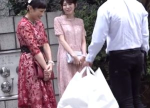 【素人ナンパレイプ】結婚式帰りの美女二人をナンパしてえっちなパーティしちゃいます♡ティアラが似合いな美少女をチンコ刺して気持ちよくしちゃう♪