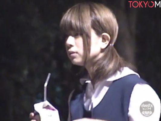 【JK公園レイプ盗撮】普段からボーっとしてるJKちゃんが公園の公衆トイレで知らない男に無理矢理レイプされてるところが撮れちゃった♡無防備JKのある夜