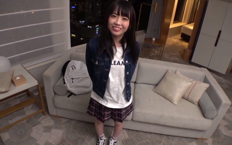 【超絶美少女ハメ撮り】マジで可愛いアイドル美少女がハメ撮り相手！？綺麗で可愛い顔が快感で歪んでく瞬間が背徳的でたまらない♡JDなりたての20歳美少女♪