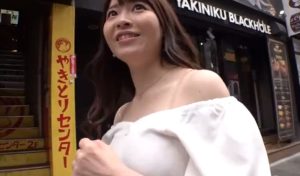 【街角人妻ナンパ】街角で働く人妻をナンパして旦那さんの不満を聞きつつホテルへGO♥セックスレスにしとくにはもったいない奥さんのガチアクメが止まらない♡