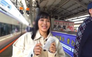 【田舎から来た素人美少女性感開発】田舎から観光に来た経験人数一人のパイパン黒髪美少女に手マンや乳首責めの玩具で性感帯を開発調教しちゃう♡