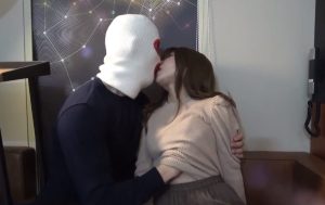 【笑顔が可愛い素人に中出し撮影】ハニカミ笑顔が可愛い素人美少女を変態マスクのおっさんが隅々まで舐め回して最後には無許可中出しして気持ちよくなる♡