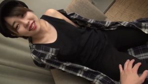 【美少女ハメ撮り】ショートカットがとっても可愛い素人美少女ちゃんがあんまり経験ないのにオジサンに抱かれてアへ顔になっちゃう♡優しくクリを撫でられてメス顔になっちゃう♪