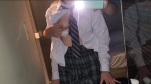 【美少女ハメ撮り】都内〇校卒業生の元バレー部素人美少女ちゃんがハメ撮り記録に♡まだ若いツヤツヤの肌をオジサンがハメ撮りSEX♪気持ちいい喘ぎ声が慣れてなくて初々しい♡