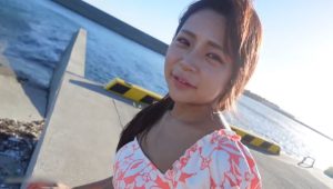 【美少女ハメ撮り】海辺で大胆に野外ハメ撮りキメ込んでロリ顔美少女の海育ちのキツマンに中出ししちゃう♡可愛い喘ぎ声とピチピチの柔肌ボディがたまらない♪