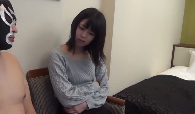 【美少女ハメ撮り】彼氏にフられたばかりの陽キャな高身長スレンダー美少女をお持ち帰りしてオジサンが口説く♡手マンでおマ〇コほぐされてすぐ彼氏の事忘れちゃうスケベ娘♪