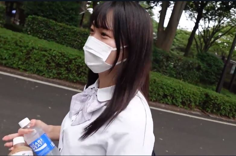 【美少女ハメ撮り】可愛い制服姿の素人ロリ顔美少女をホテルで一枚一枚脱がせてハメ撮り撮影しちゃう♡初々しい反応と感じてる顔がたまらない♪