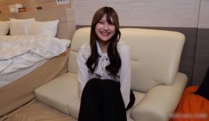 【美少女ハメ撮り】スケベで最高に可愛い素人美少女ギャルちゃんがホテルでハメ撮り撮影しちゃう♡精子を吐き出す様子や騎乗位でアンアン喘ぐ様子がエロ可愛すぎる♪