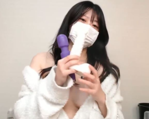 【美少女ライブチャット】抱いたら最高に気持ちよさそうな身体をしてる極上エロかわボディの素人美少女ちゃんがライブチャット配信♡えっちなプリケツがそそる♪