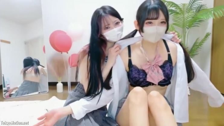 【美少女ライブチャット】【神回】めちゃくちゃ可愛い二人のイマドキ素人美少女ちゃんのチンイラを煽りまくるスケベなストリップ配信♡