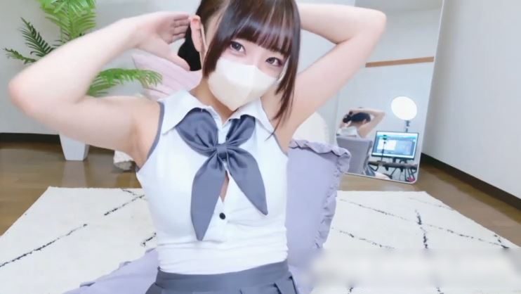 【美少女ライブチャット】【色白】可愛い専用衣装が良く似合う素人美少女ちゃんのストリップ＆オナニー配信♡立ちながら手マンで潮吹きしちゃう♪