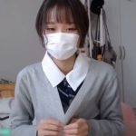 【美少女ライブチャット】【神回】めちゃ可愛い現役の時の制服脱いでエロ過ぎるポーズ撮ってオナニーしてくれるライブチャット配信♡ちょろっと生えてるマン毛がエロい♪
